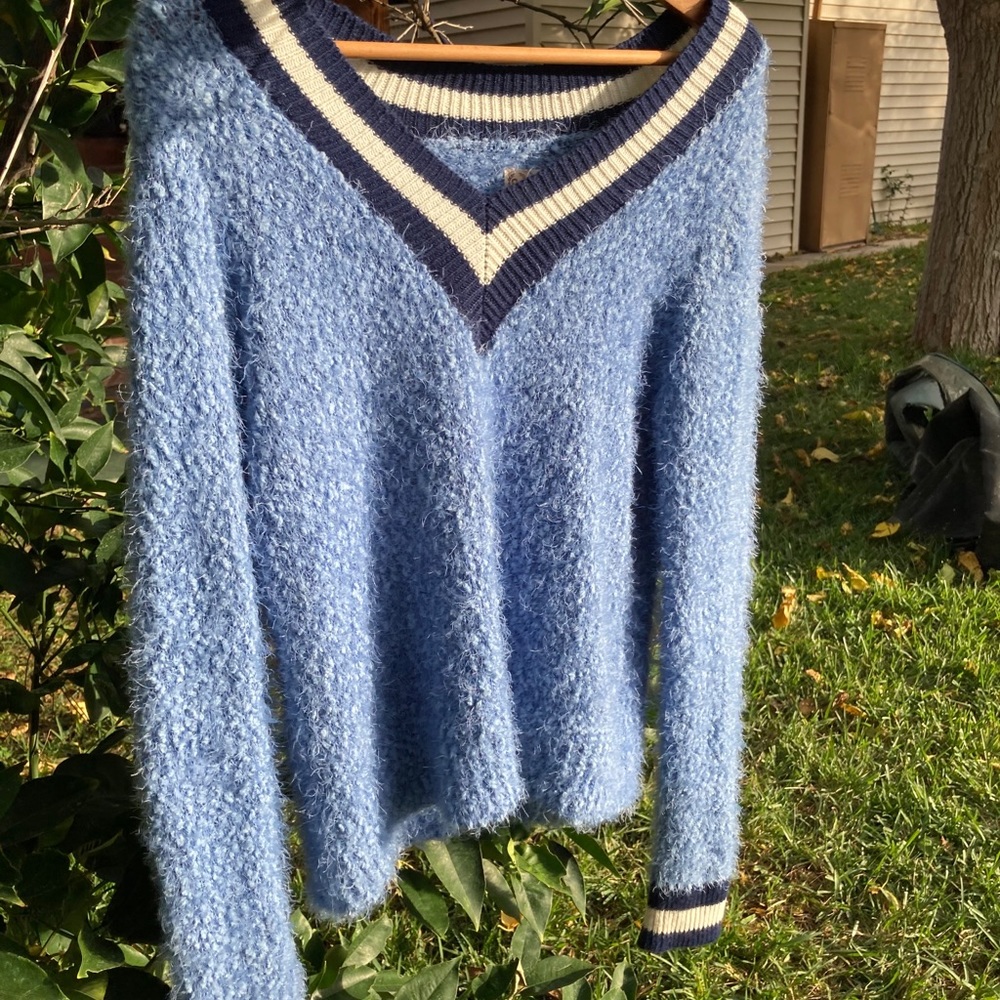 V-neck super soft sweatshirt